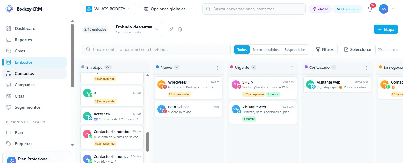 Embudo de ventas kanban de Bodezy CRM con columnas Sin etapa, Nuevo, Urgente, Contactado y En negociación