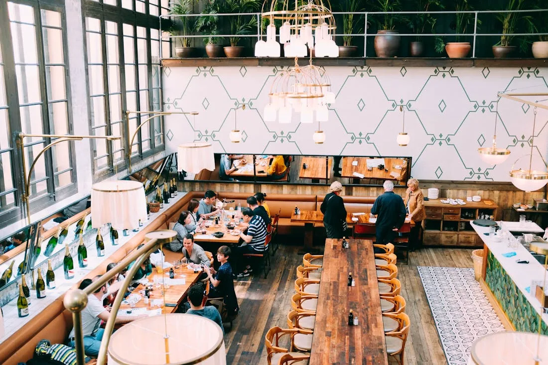 Restaurante con comensales